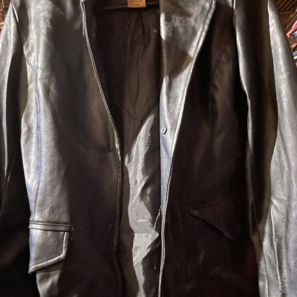 Woman’s polyvinyl jacket - Picture 1 of 1